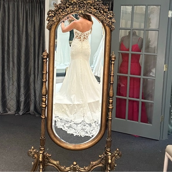 Dresses & Skirts - Wedding dress